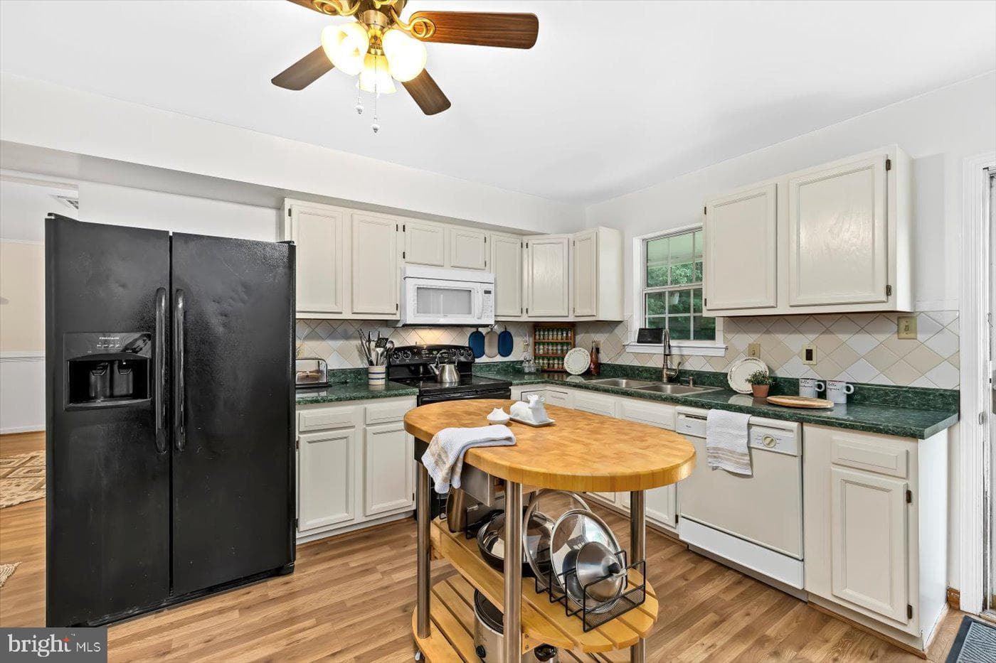 319 Fox Hunters Lane photo 25