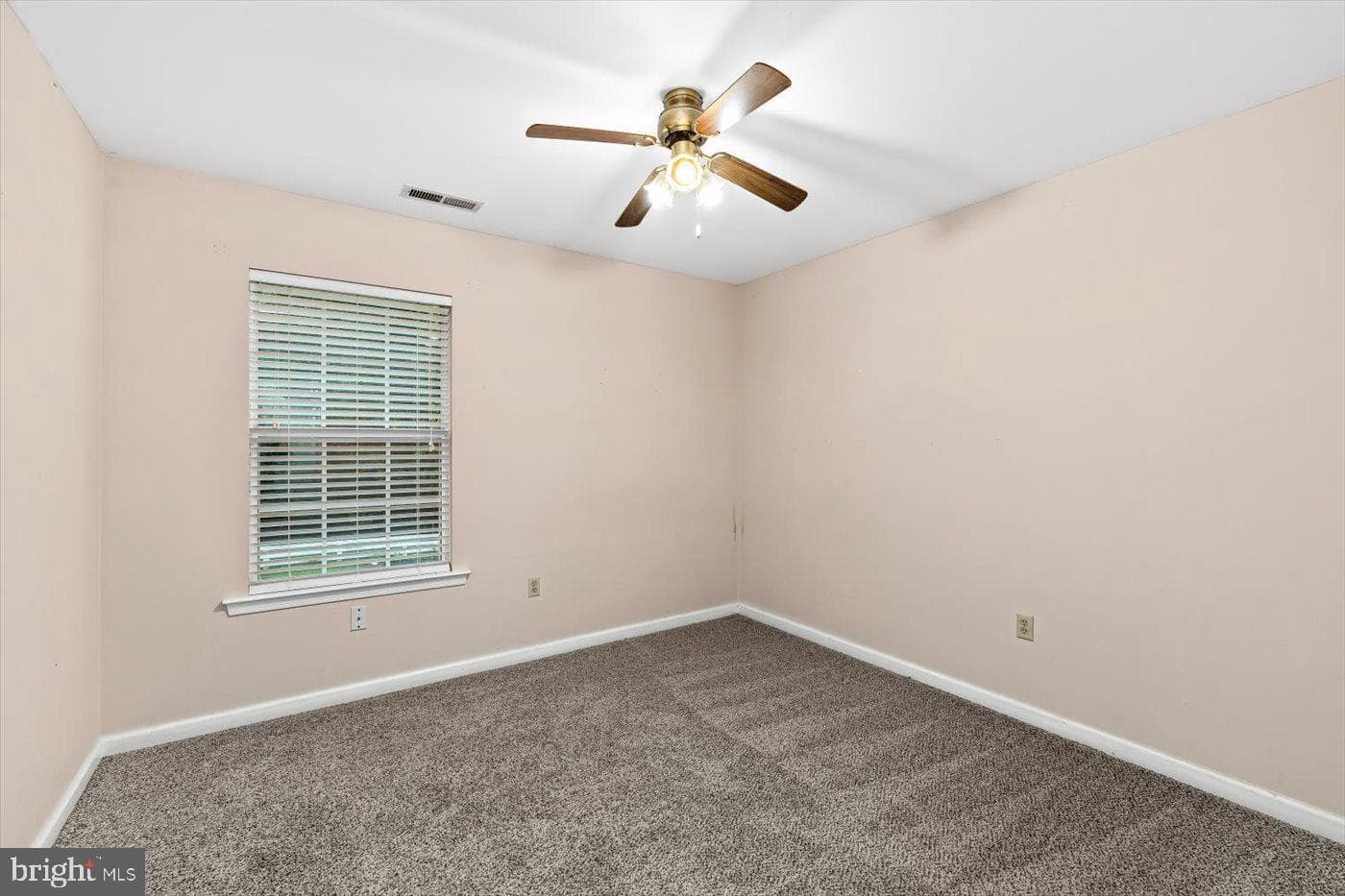 319 Fox Hunters Lane photo 32