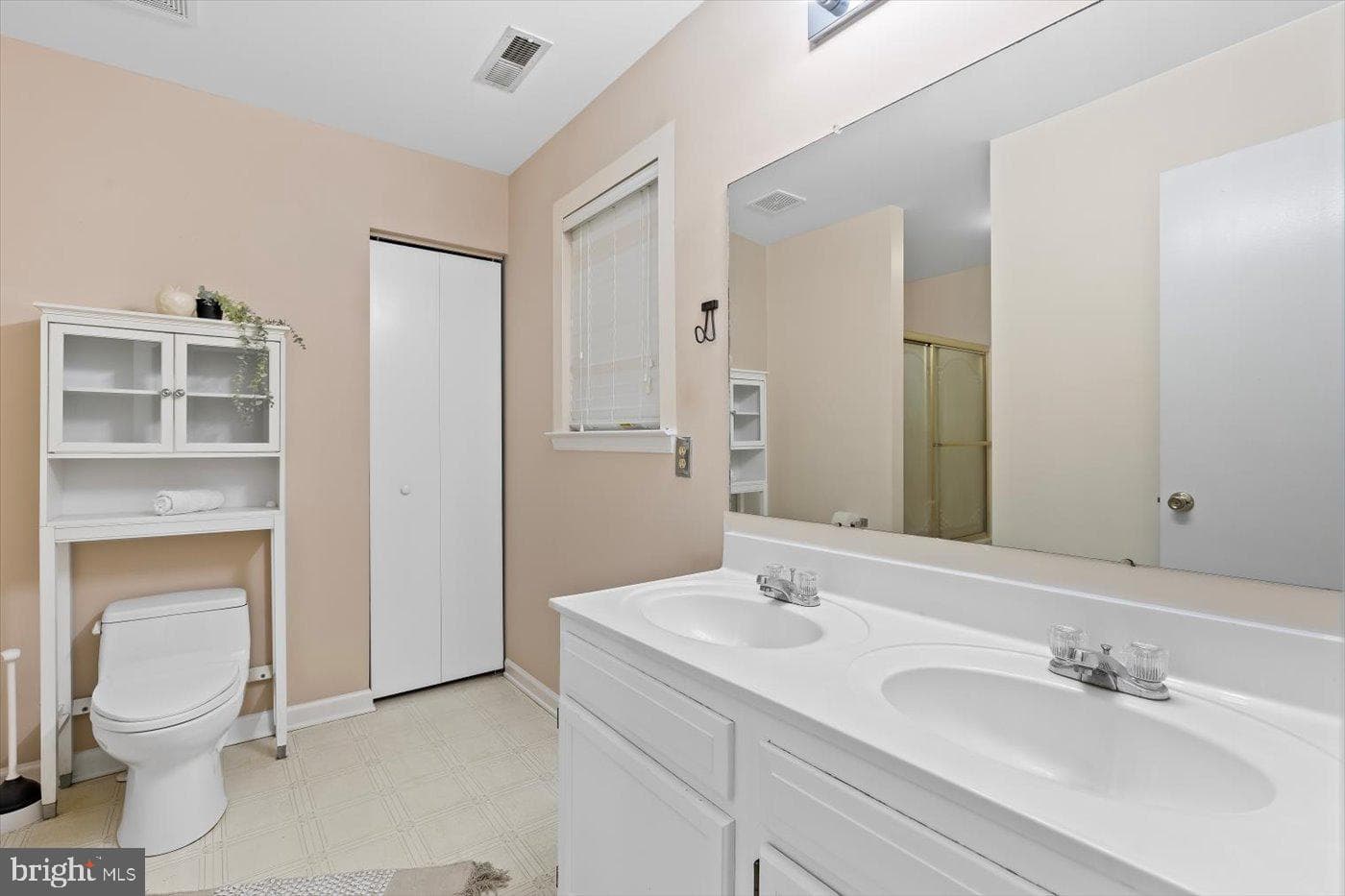 319 Fox Hunters Lane photo 37