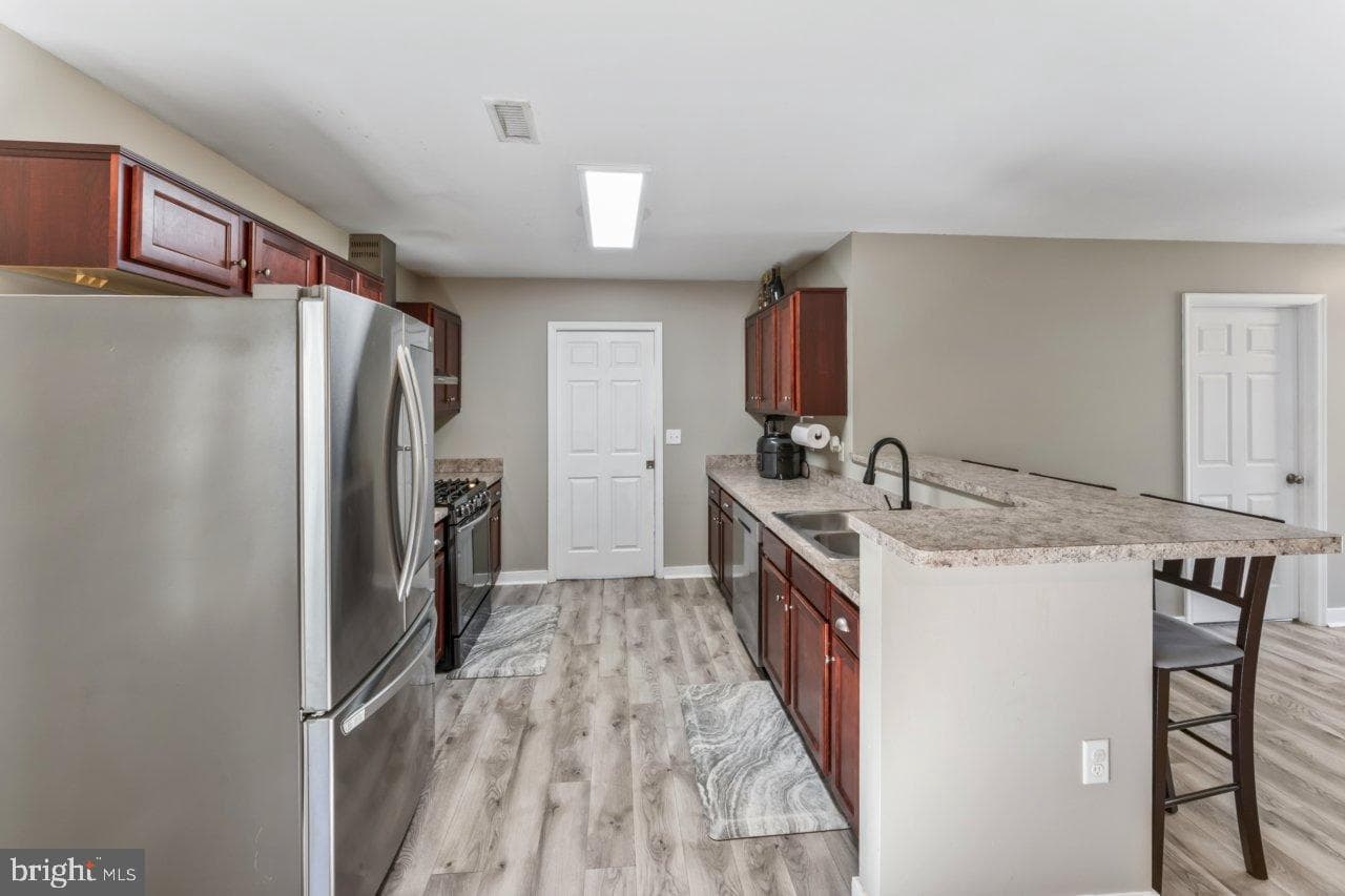 166 Bootons Lane photo 8