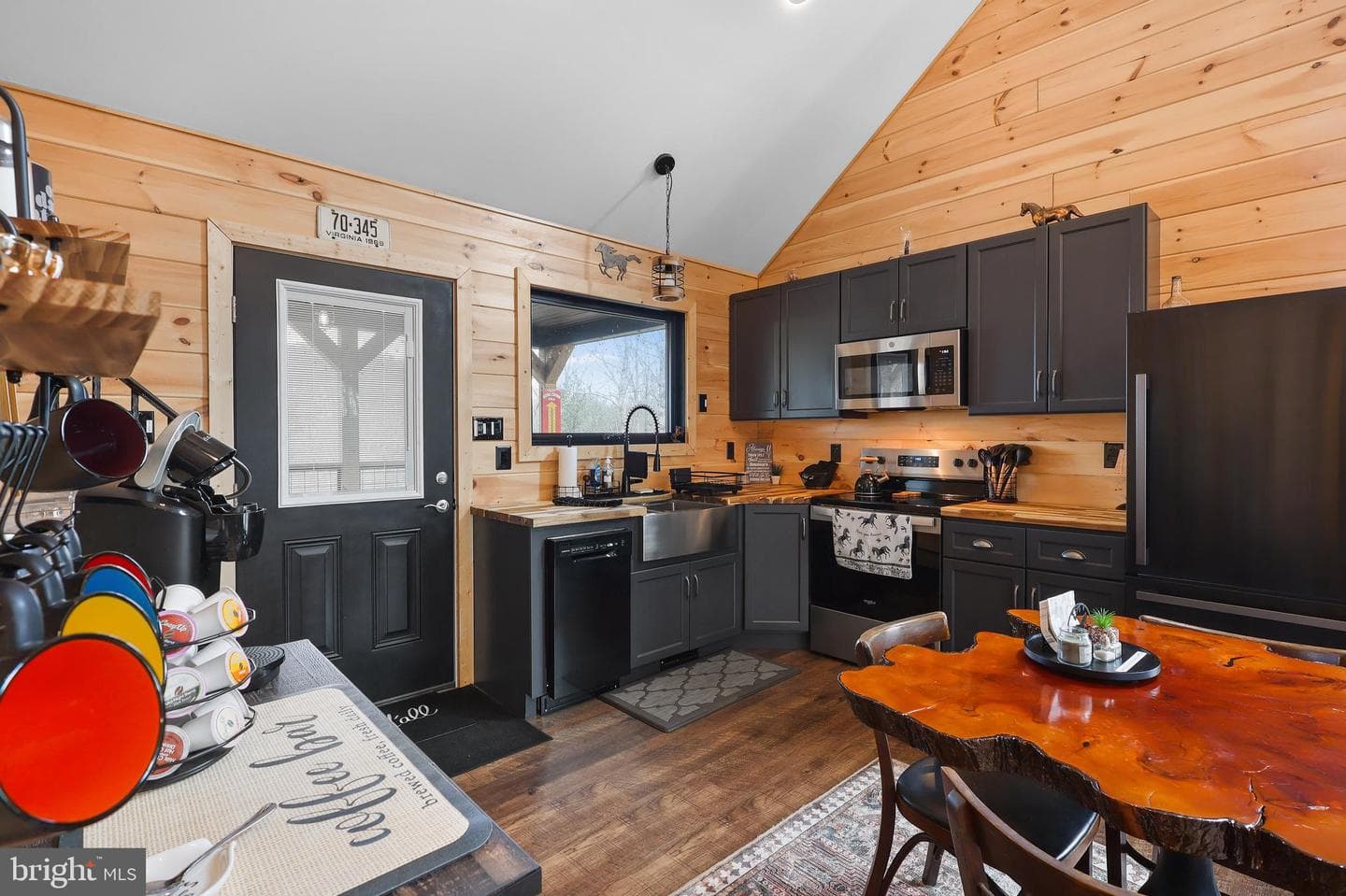 1823 Desert Road photo 12
