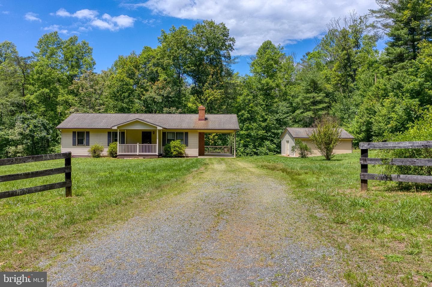 803 Weaver Hollow Road, Banco