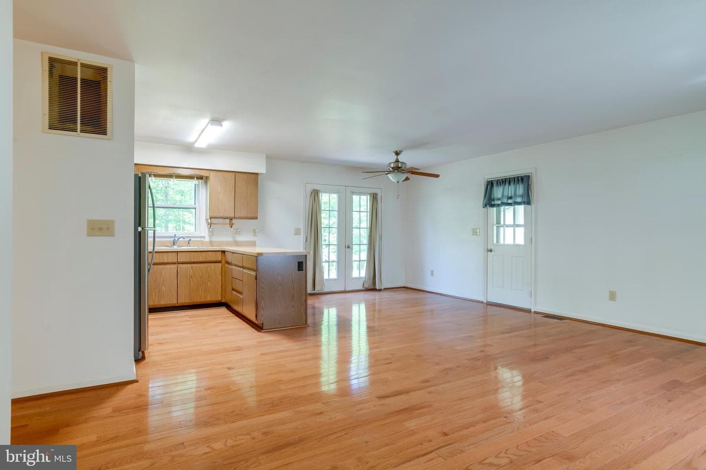 803 Weaver Hollow Road, Banco