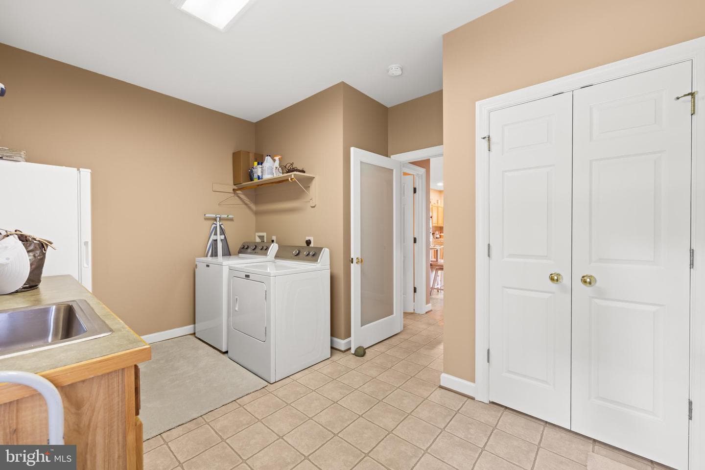 1688 Desert Rd photo 25