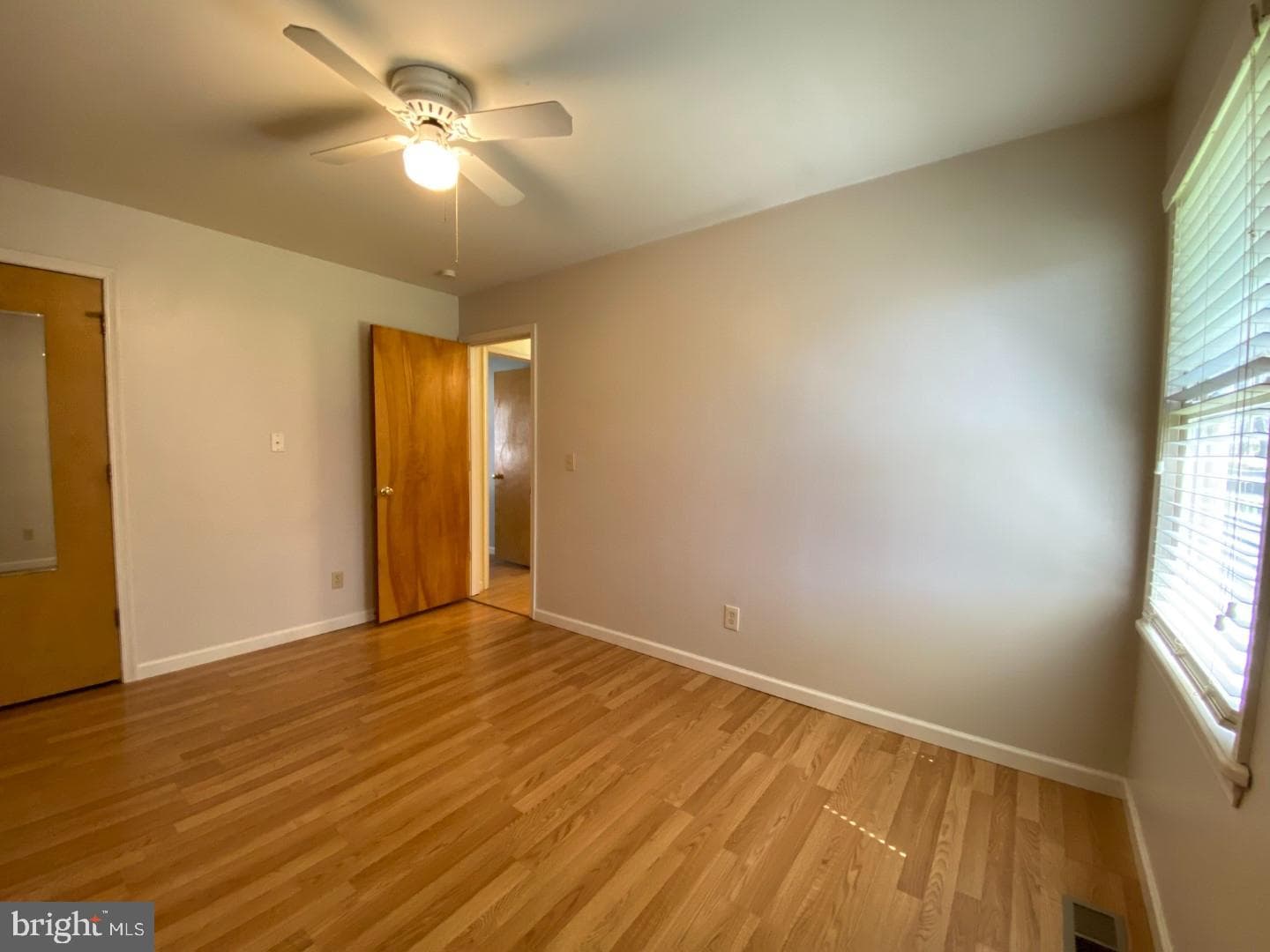 417 Jeffreys Lane photo 35