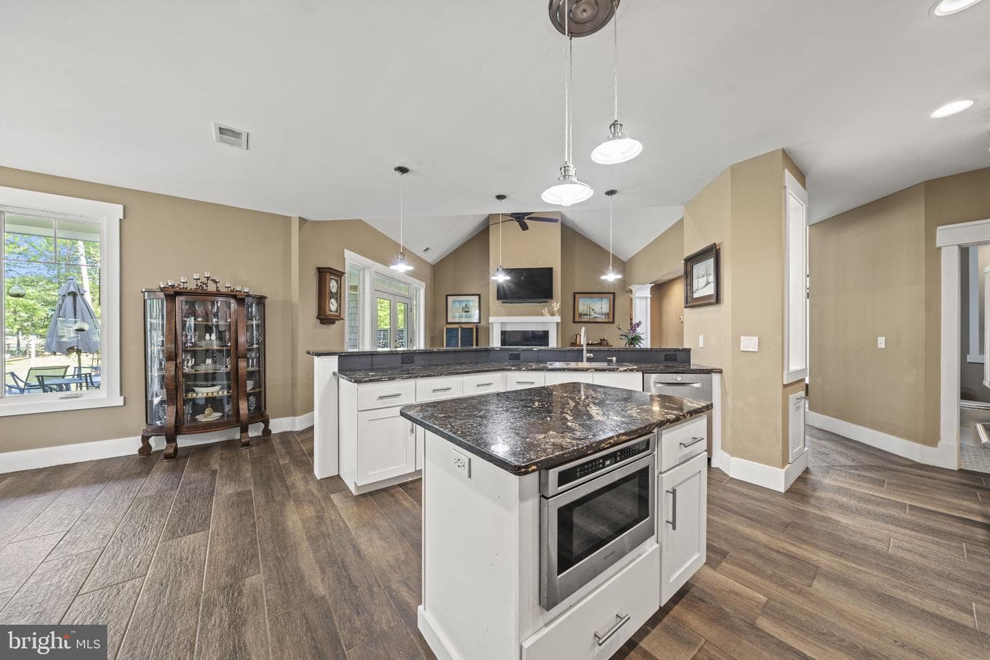 553 Waterfront Lane photo 12