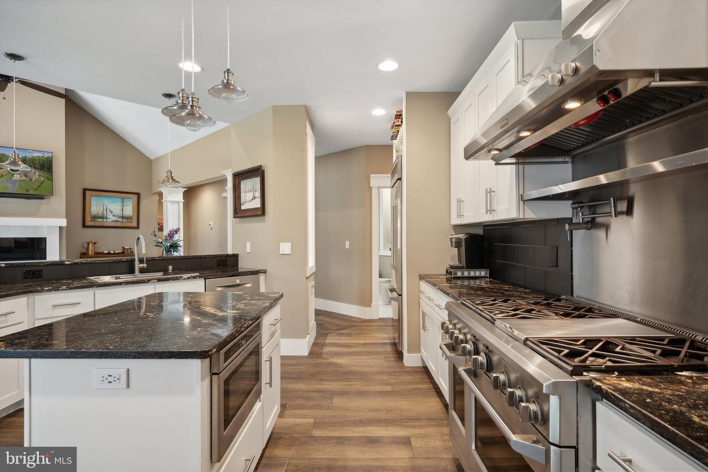 553 Waterfront Lane photo 9