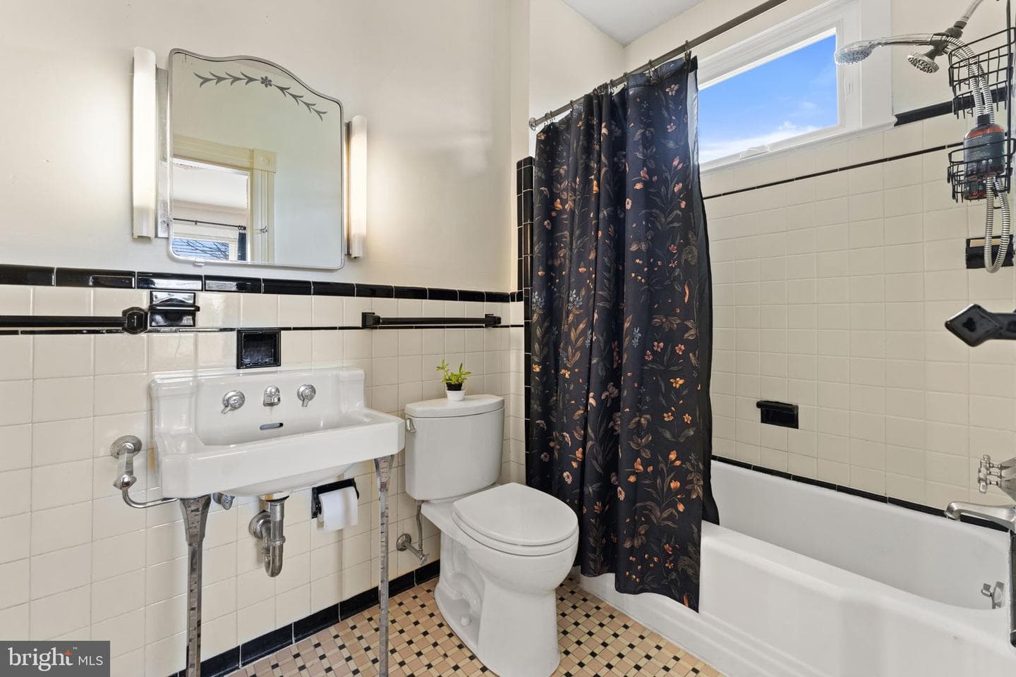 9026 Sudley Road photo 43