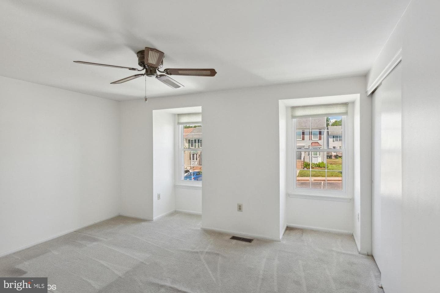 8336 Georgian Court photo 21