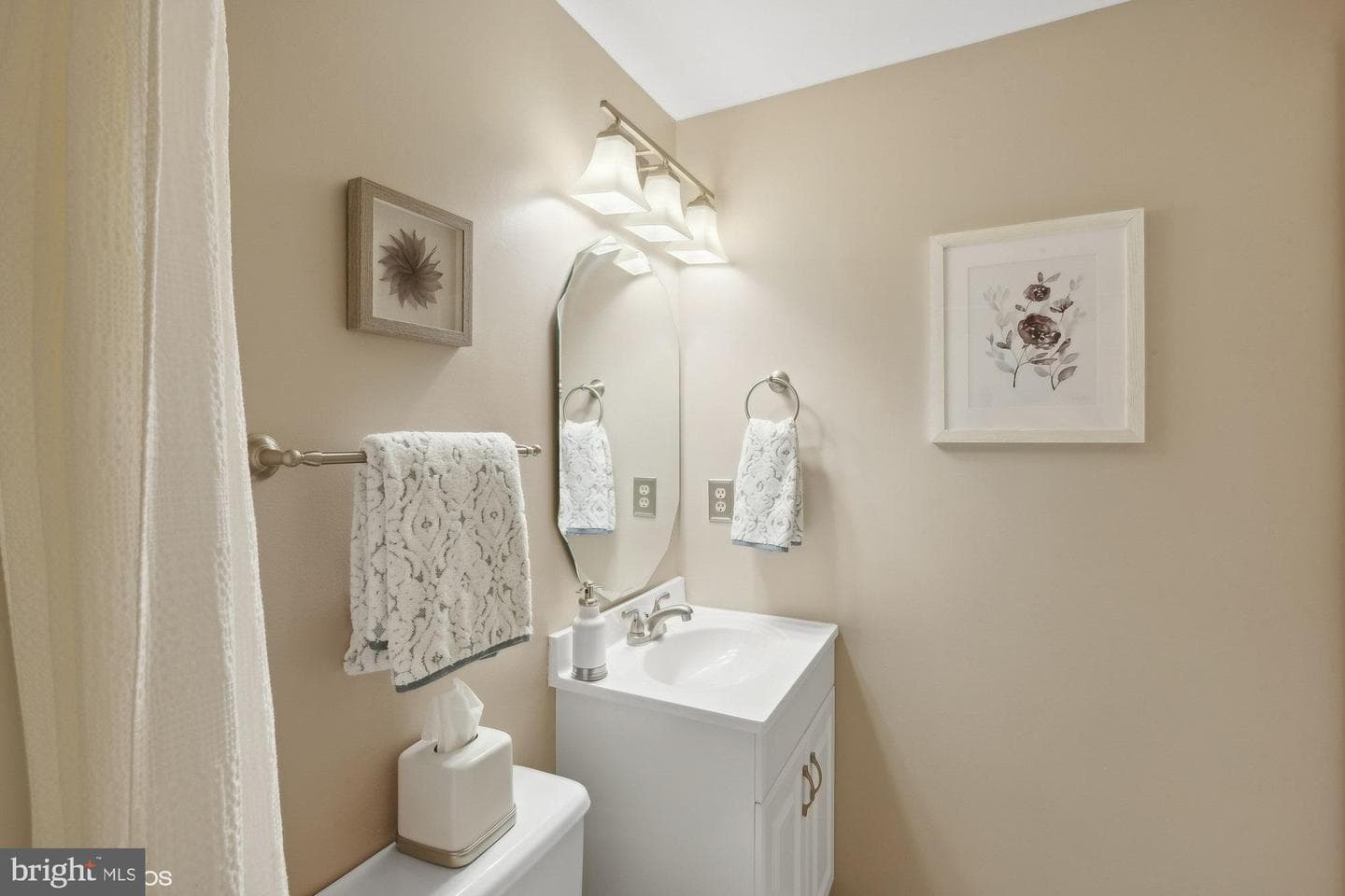 8336 Georgian Court photo 23