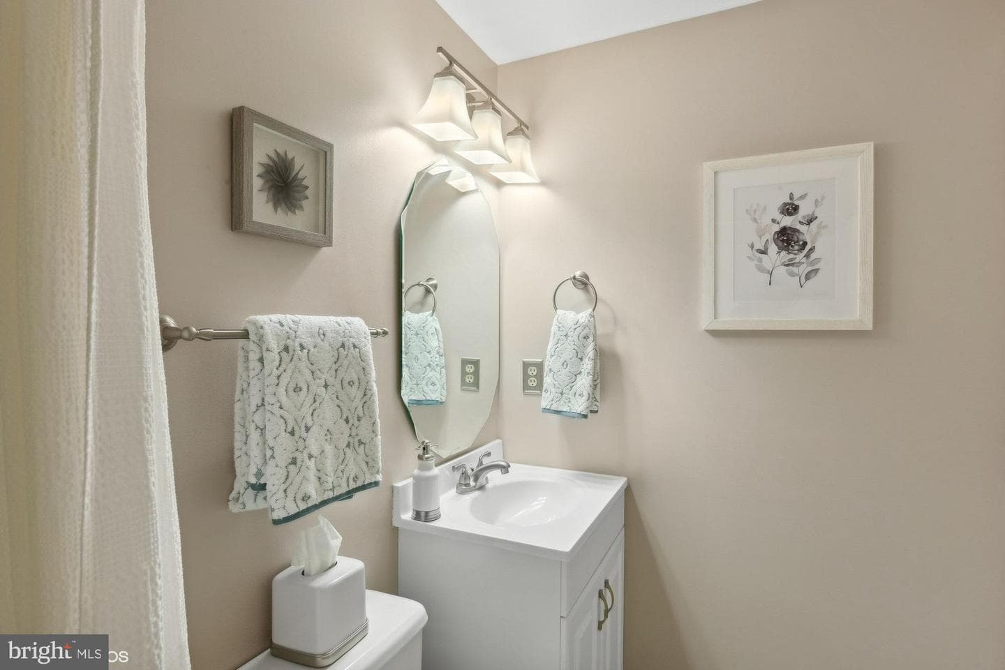 8336 Georgian Court photo 25