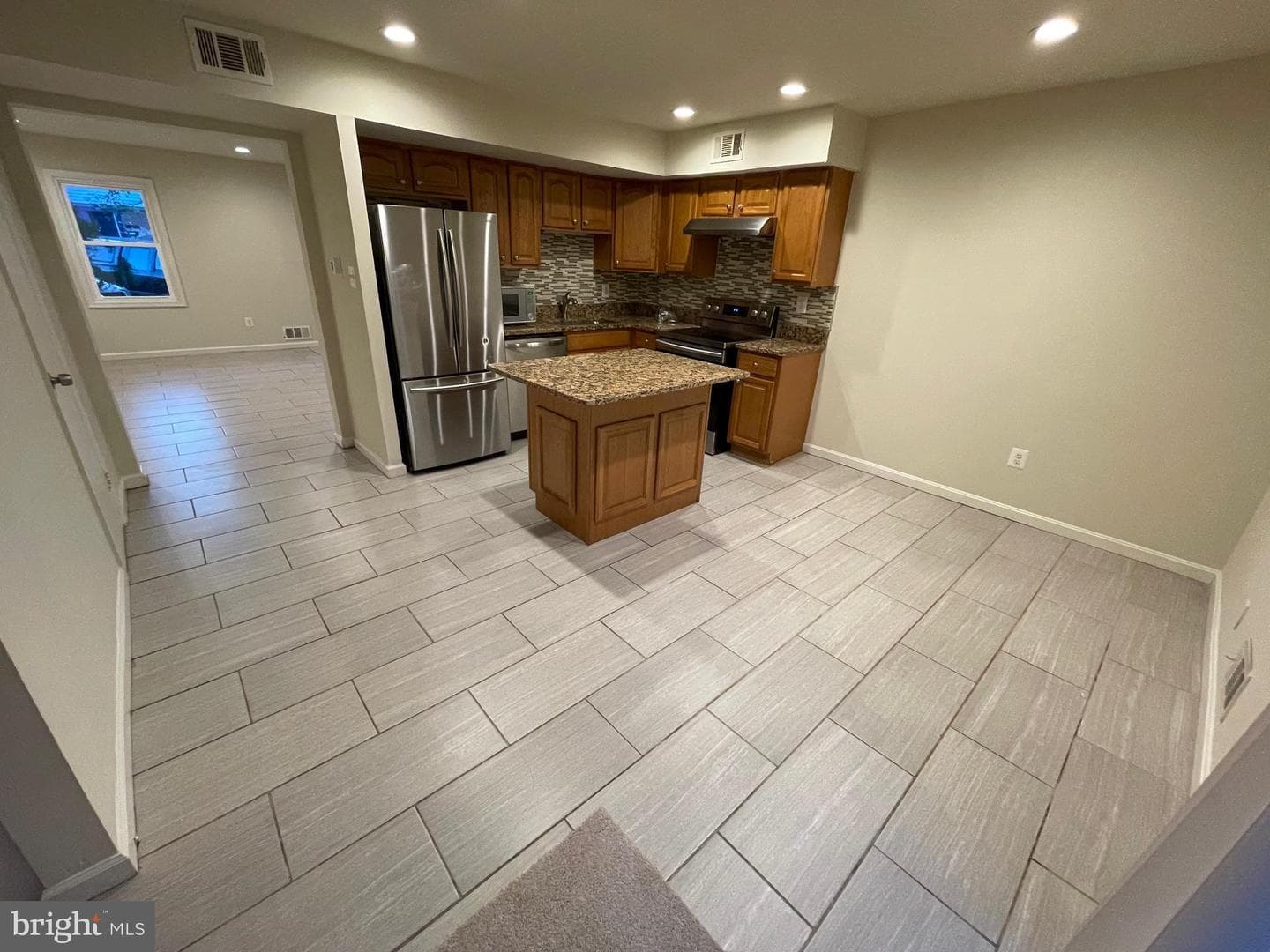 9755 Beech Place photo 7