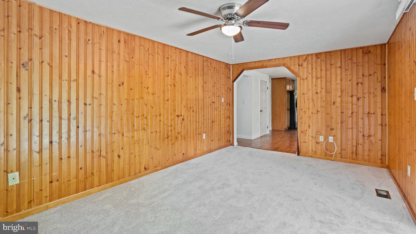 9251 Oakglen Court photo 17