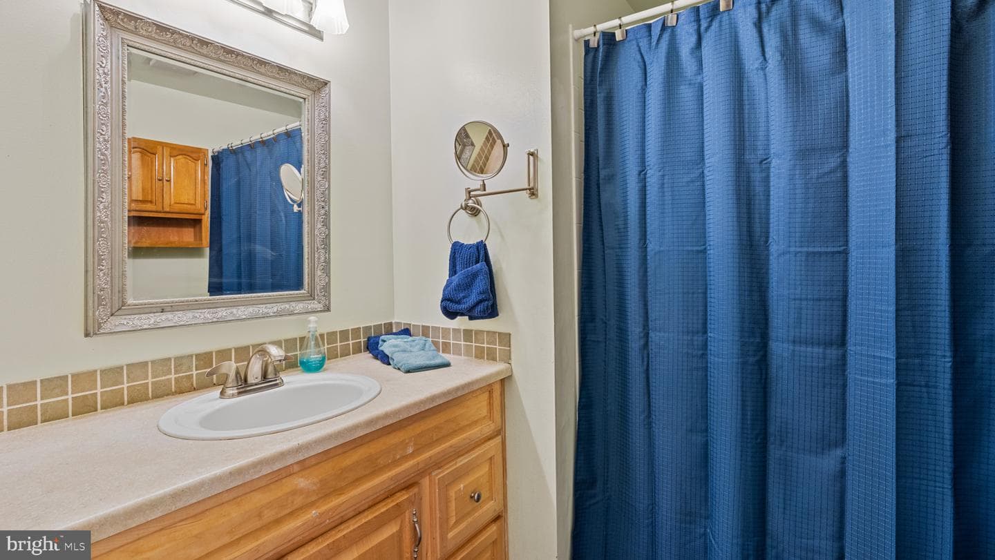 9251 Oakglen Court photo 32