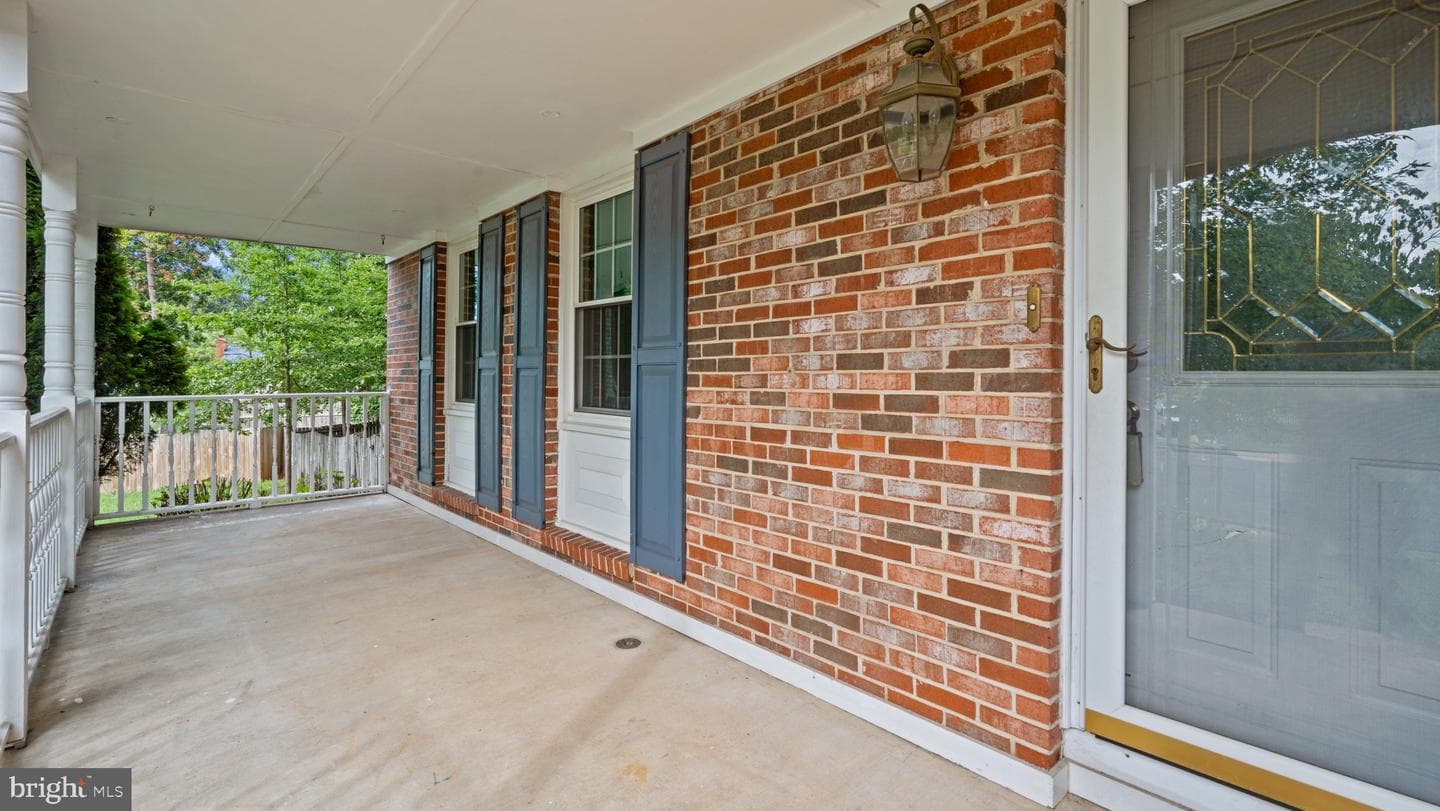9251 Oakglen Court photo 4