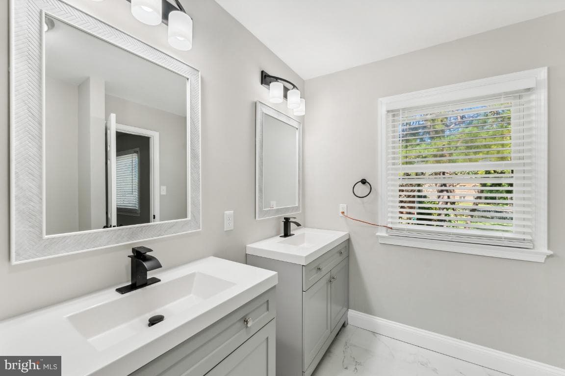 8903 Weir Street photo 18
