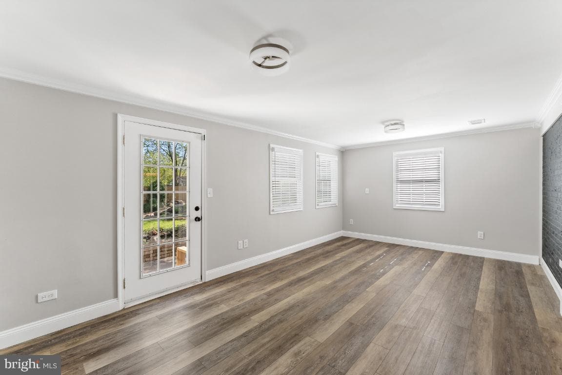 8903 Weir Street photo 28