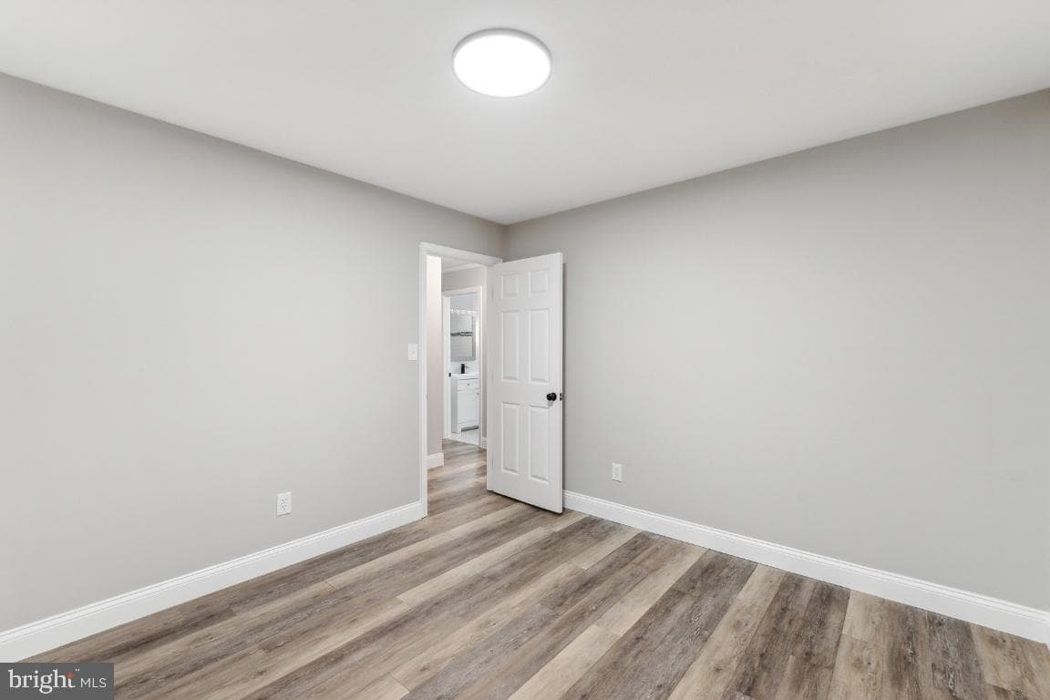 8903 Weir Street photo 31