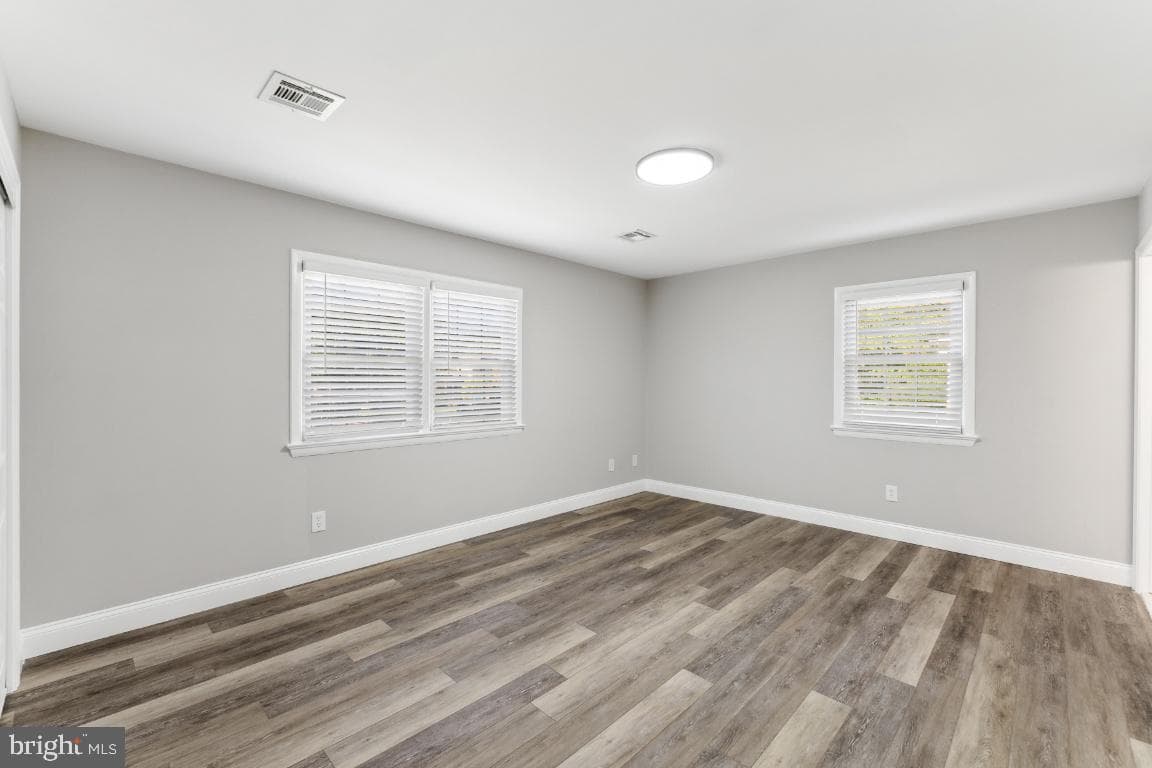 8903 Weir Street photo 32