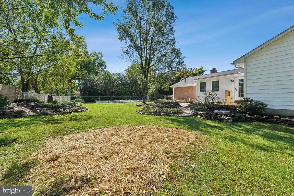 8903 Weir Street photo 40