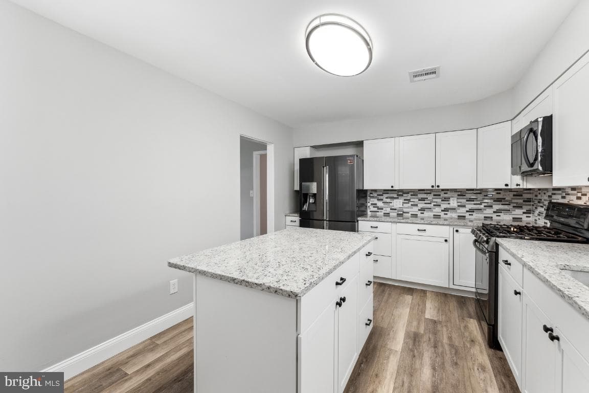 8903 Weir Street photo 5