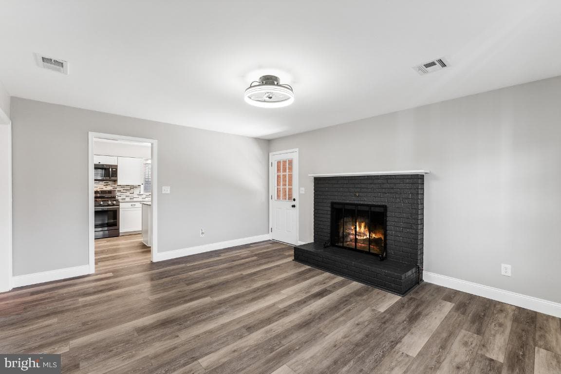 8903 Weir Street photo 9