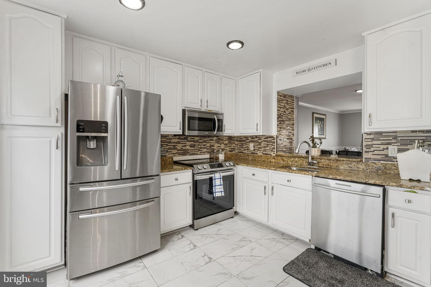 8733 Deblanc Place photo 8