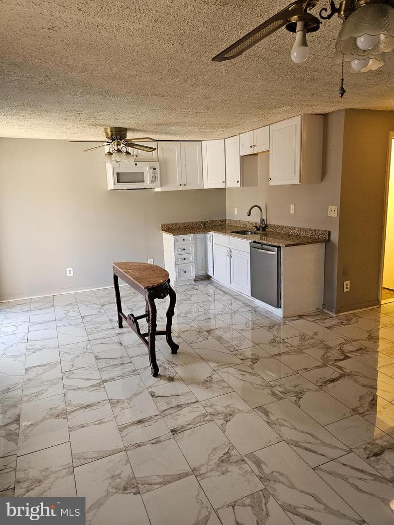 8627 Point Of Woods Drive photo 15
