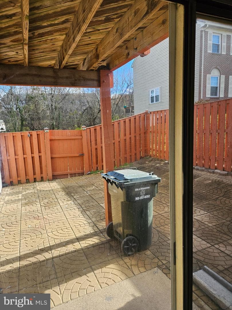 8627 Point Of Woods Drive photo 17