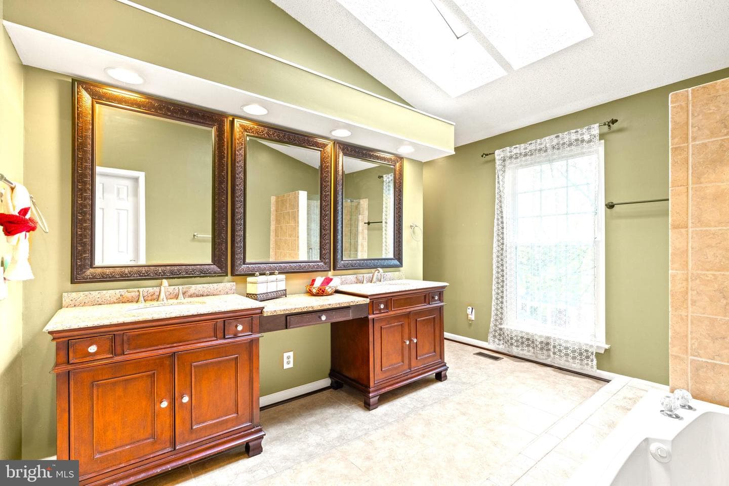 9553 Oakenshaw Drive photo 33