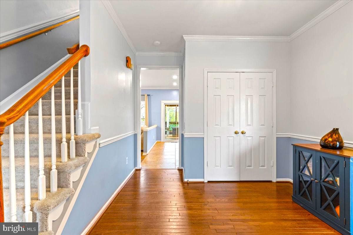 9553 Oakenshaw Drive photo 4
