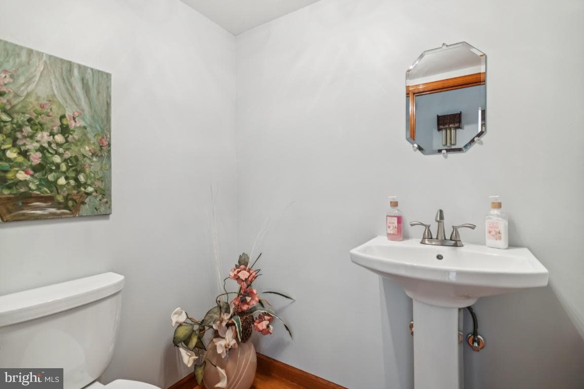 9601 Gladstone Street photo 17