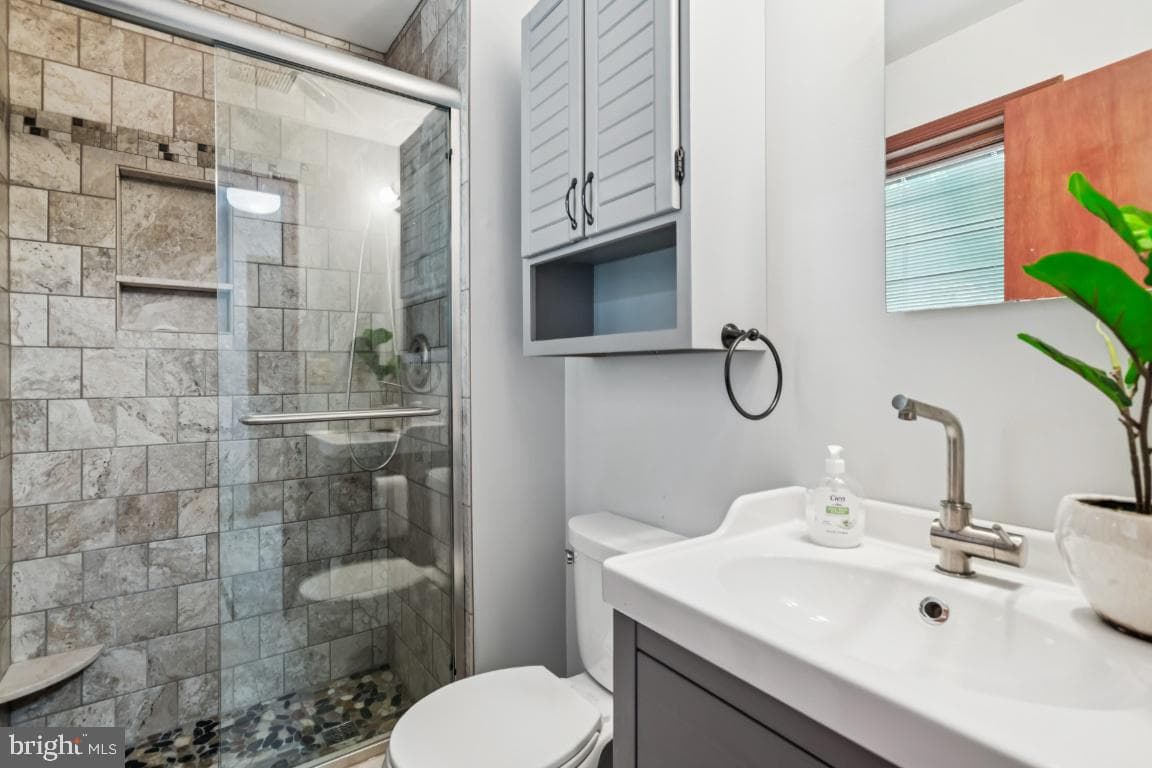 9601 Gladstone Street photo 18