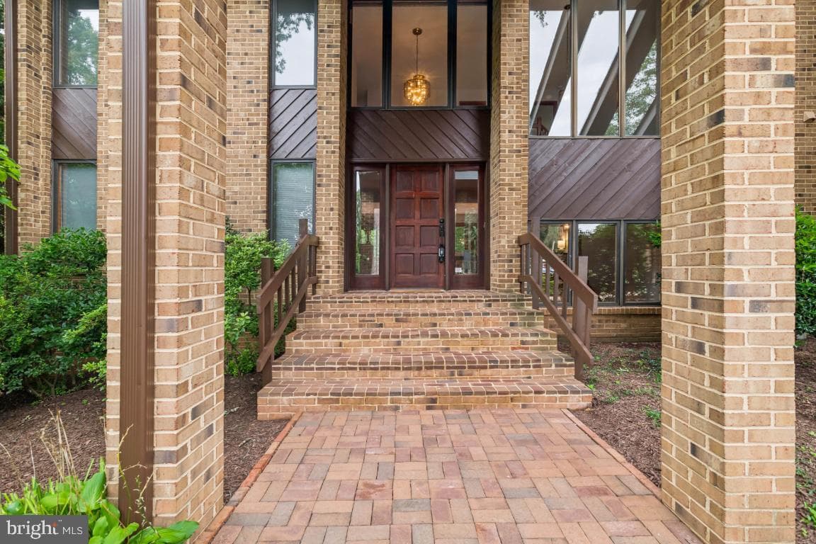 9601 Gladstone Street photo 3