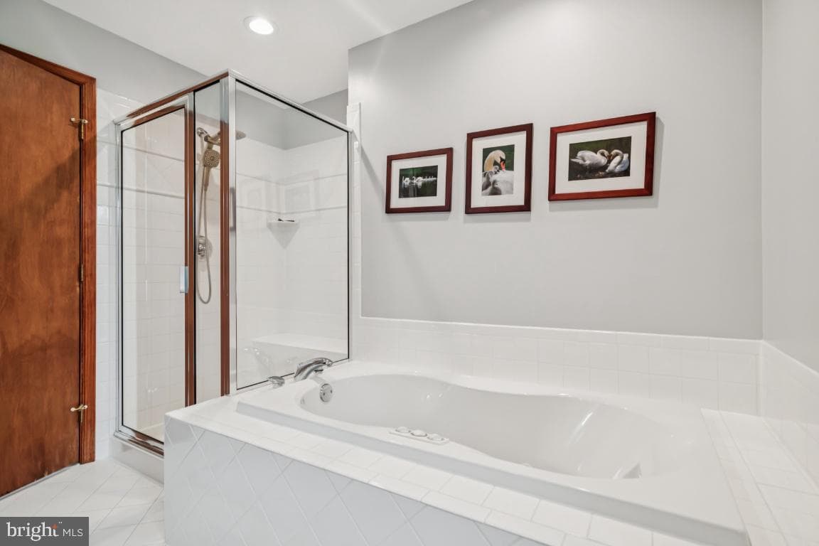 9601 Gladstone Street photo 30