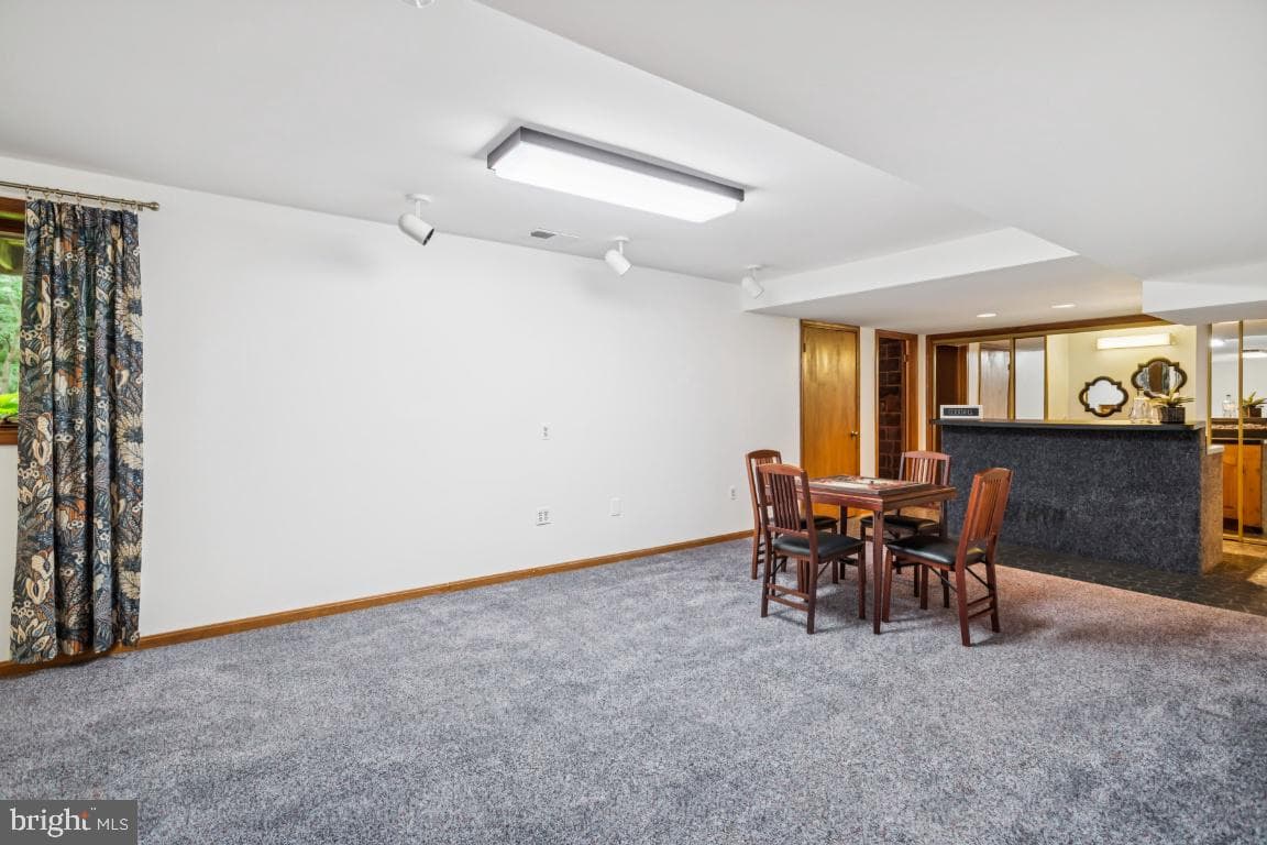 9601 Gladstone Street photo 34