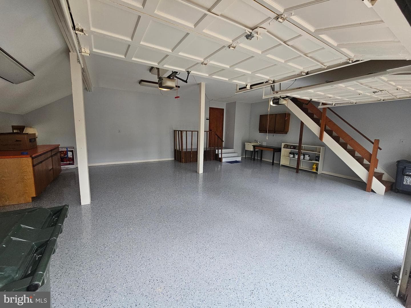 9601 Gladstone Street photo 38