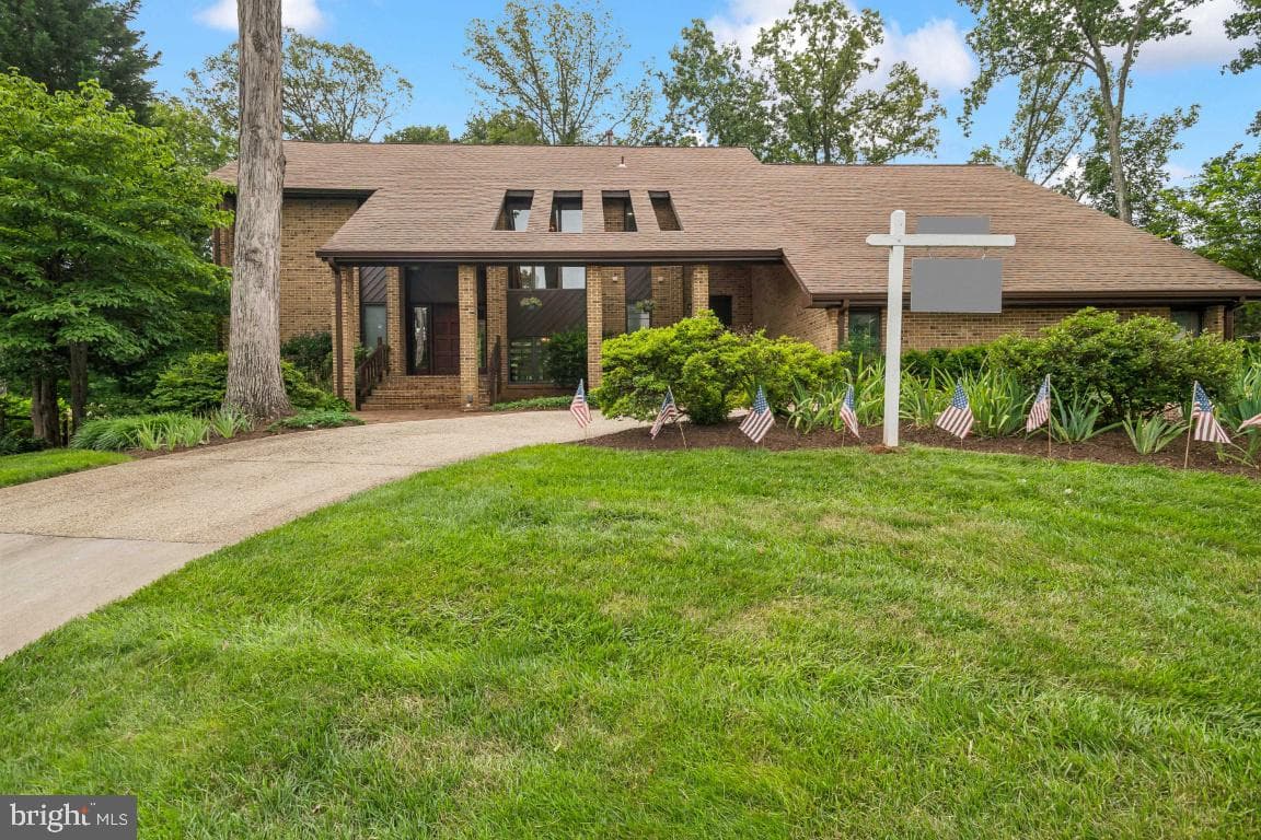 9601 Gladstone Street photo 41