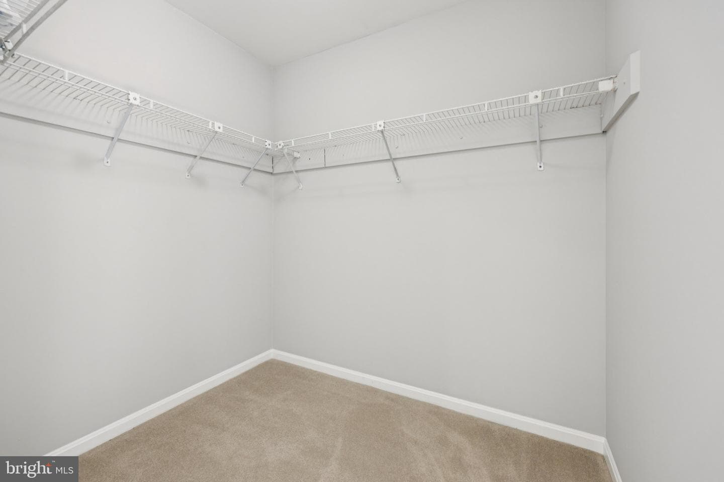 9395 Cloverhill Court photo 37