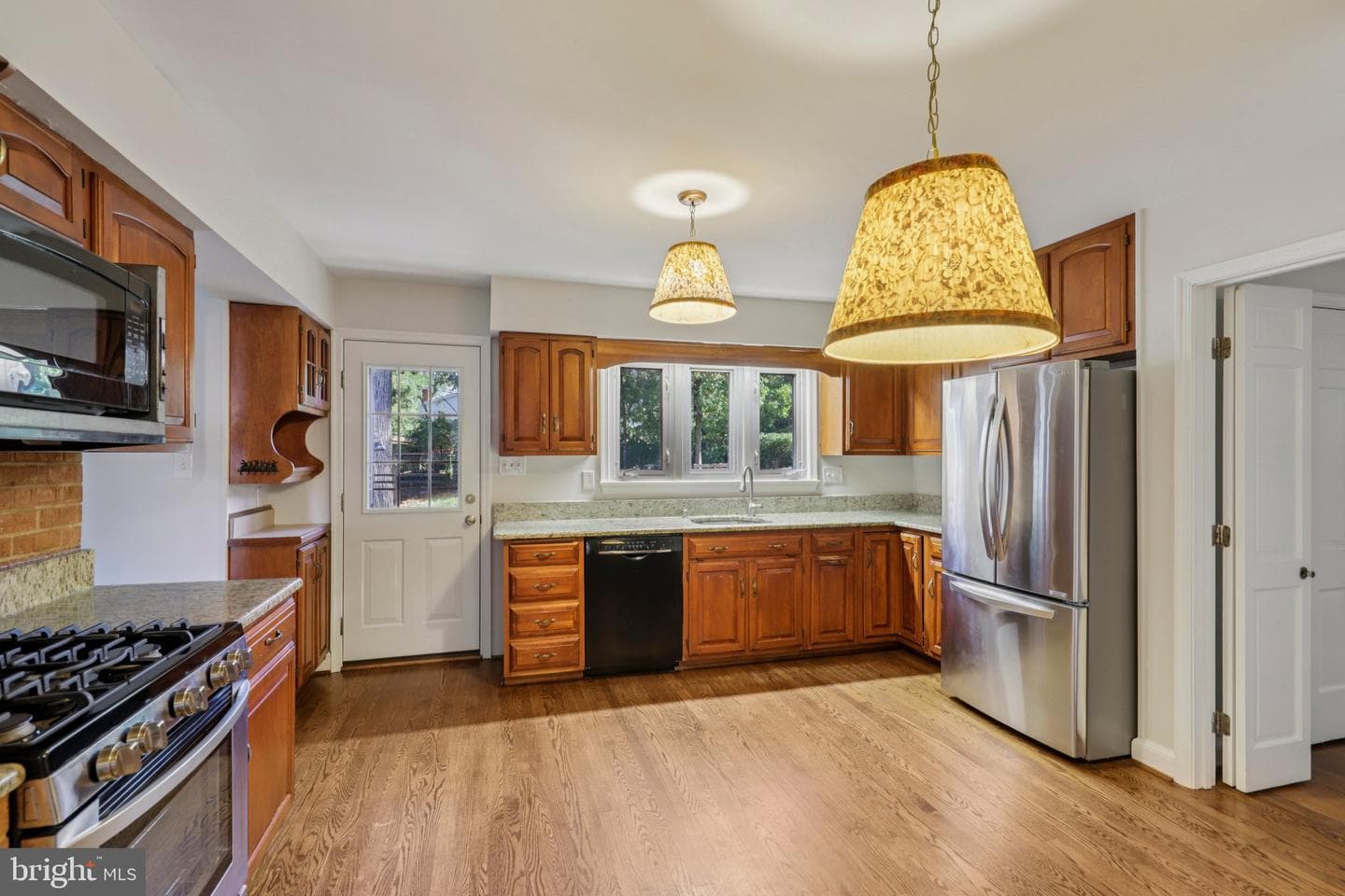 8751 Weir Street photo 11