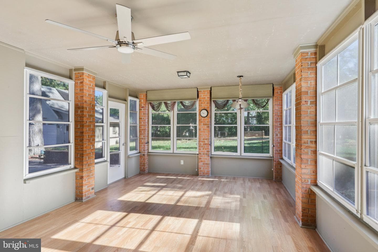 8751 Weir Street photo 25
