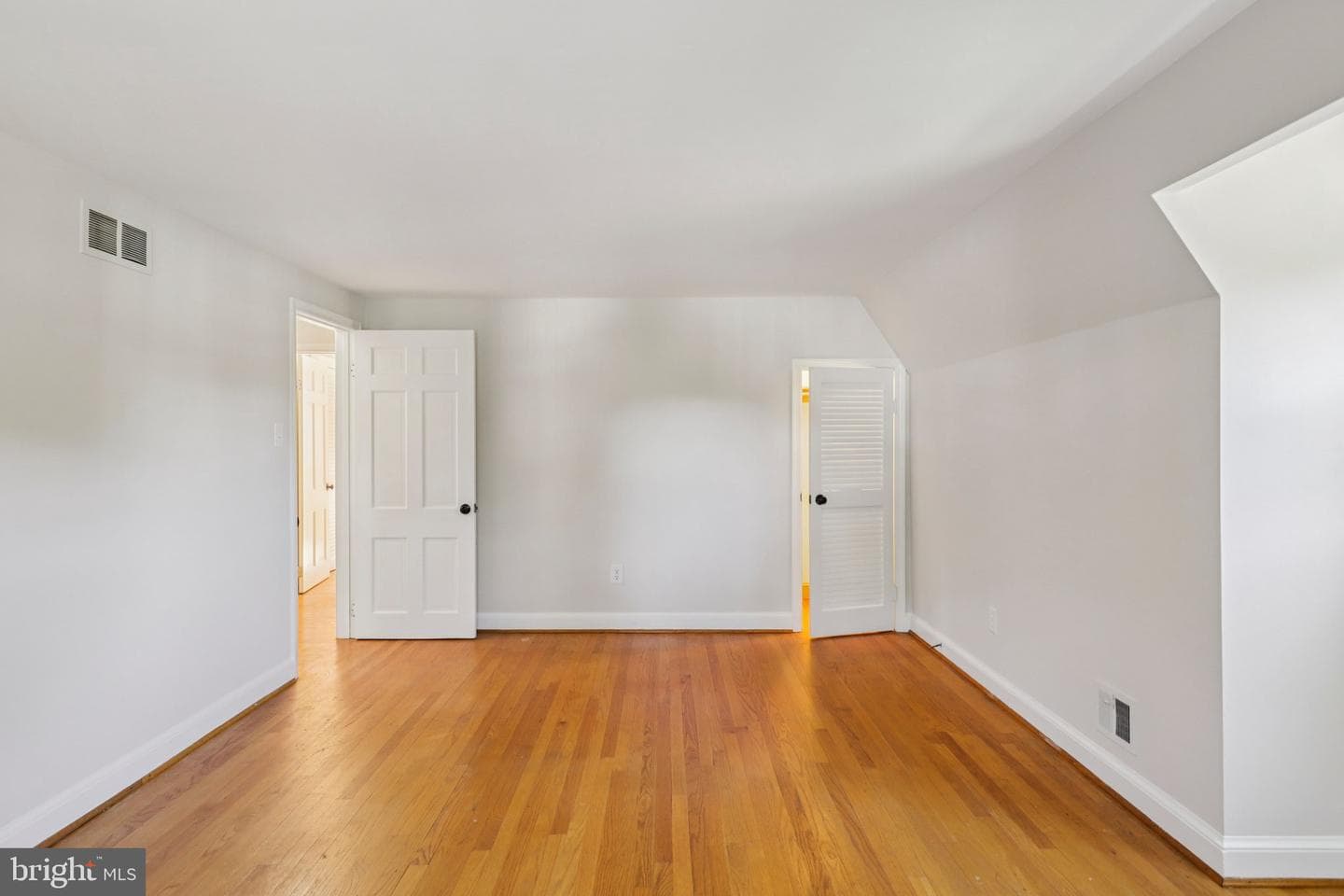 8751 Weir Street photo 34