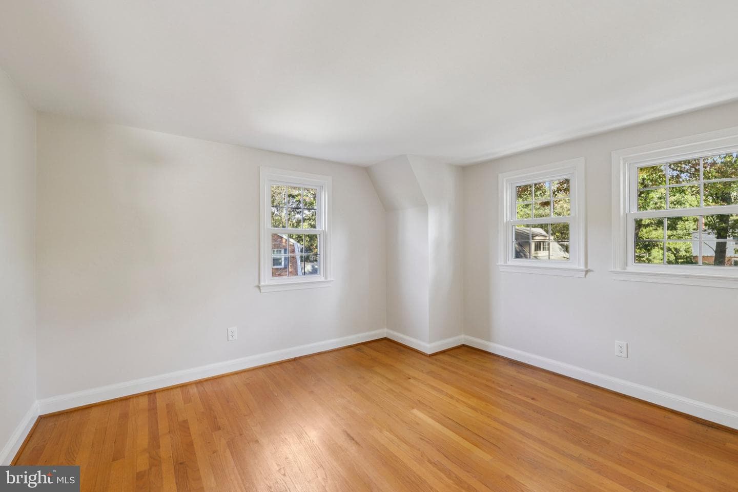 8751 Weir Street photo 37