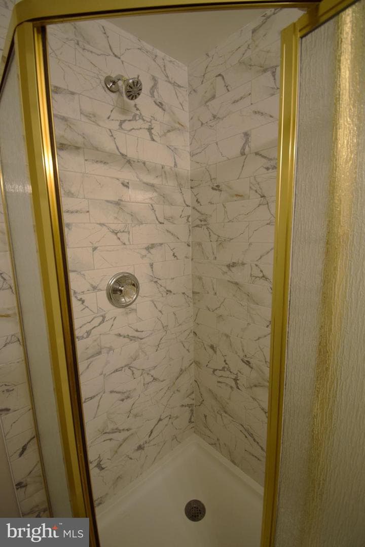 9544 Oakenshaw Drive photo 17