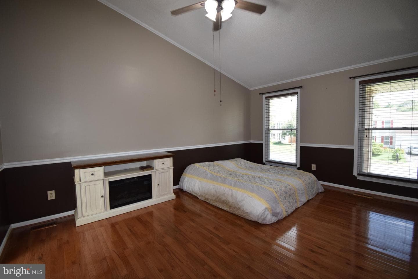 9544 Oakenshaw Drive photo 18