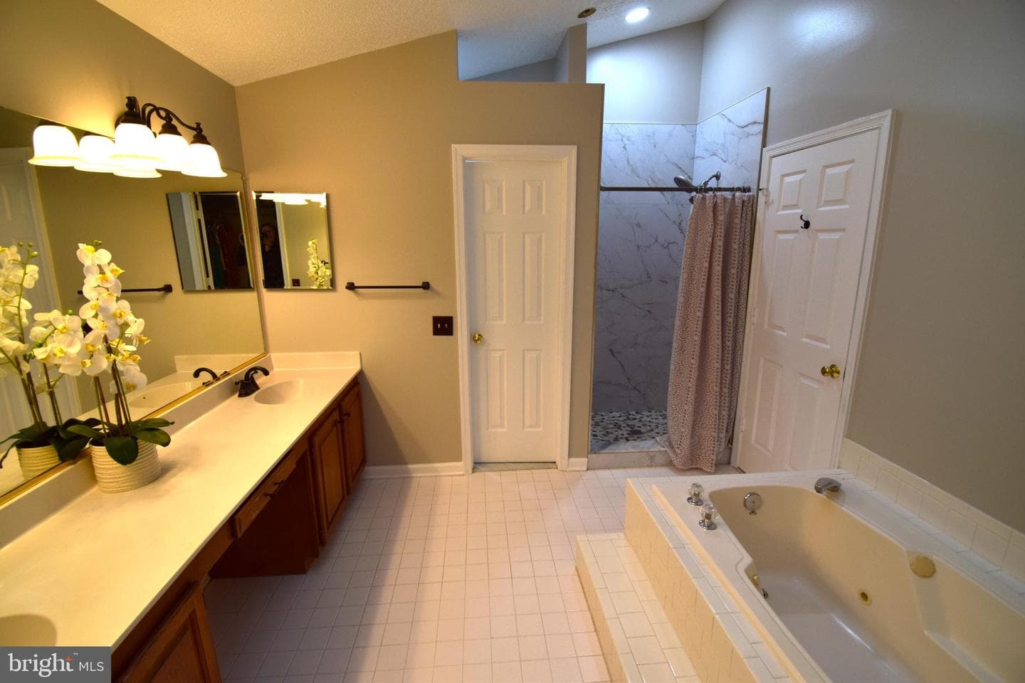 9544 Oakenshaw Drive photo 20