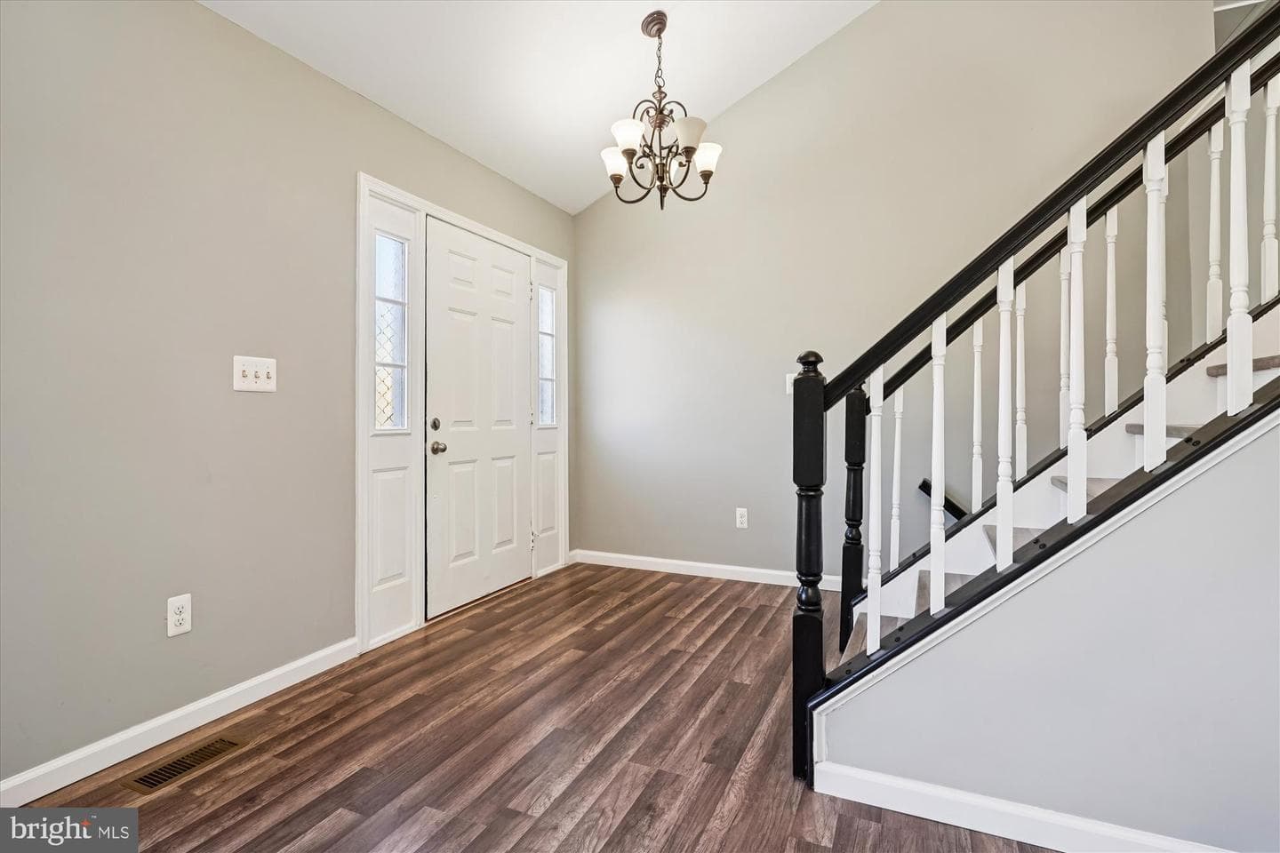 10138 Forest Hill Circle photo 3