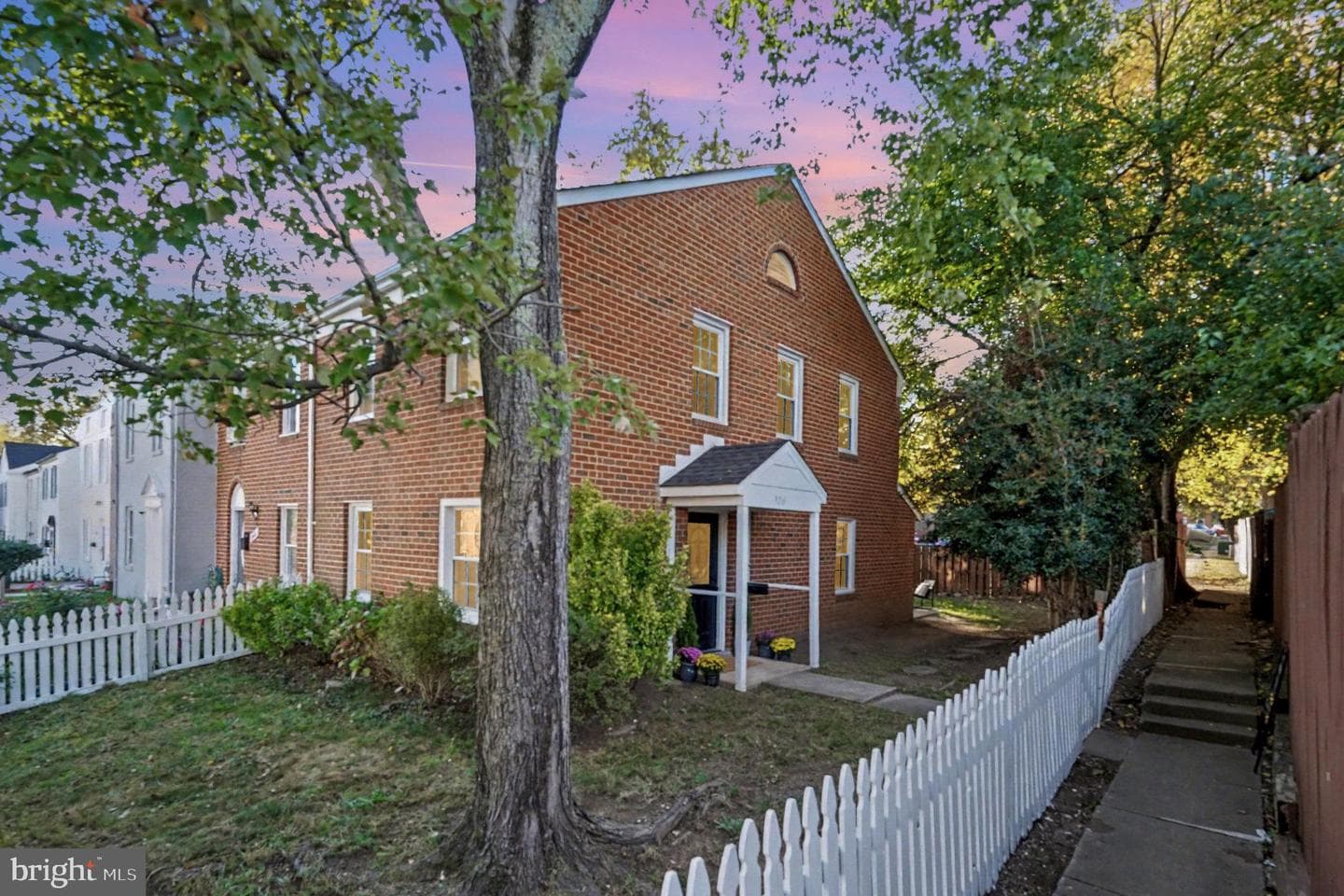 9269 George Street photo 1