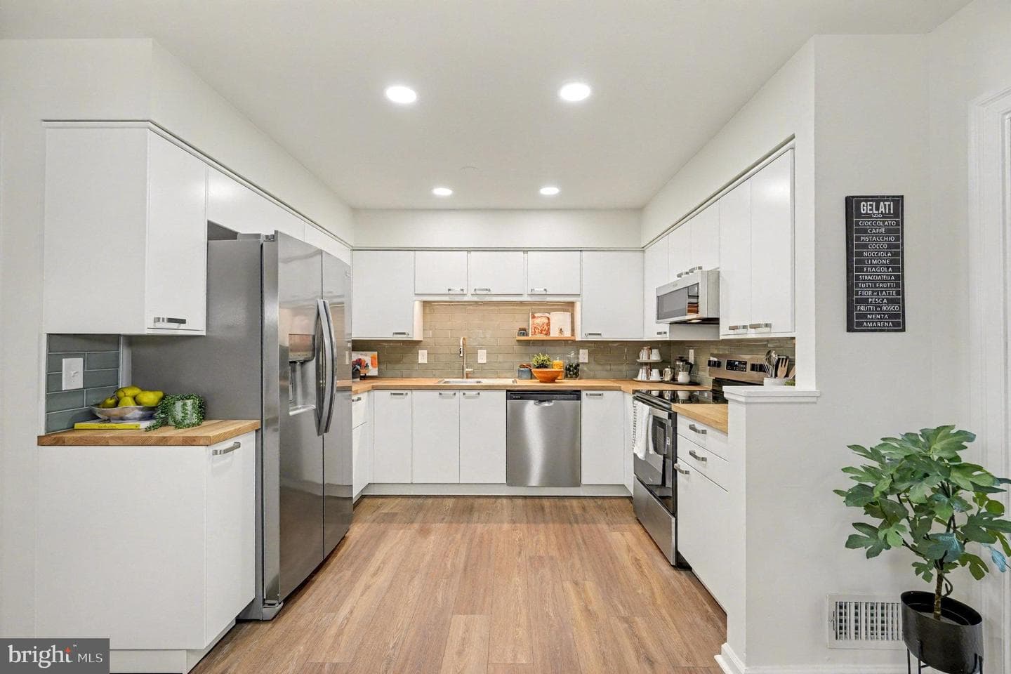 9269 George Street photo 11