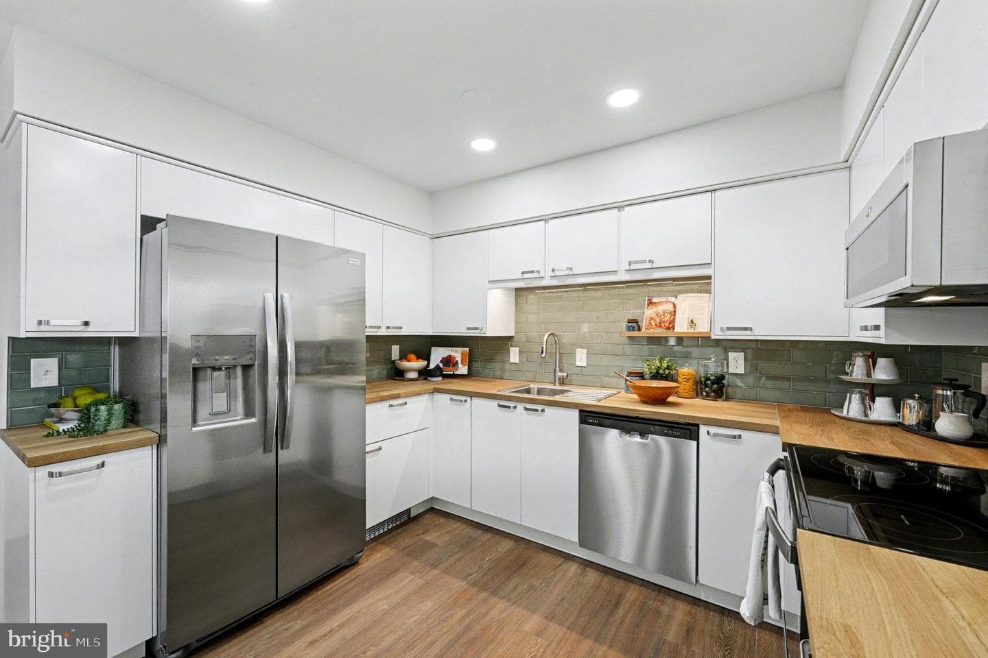 9269 George Street photo 13
